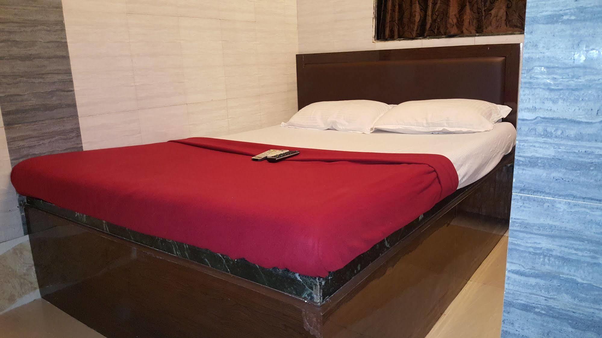 Hotel Al Mehraj มุมไบ ภายนอก รูปภาพ