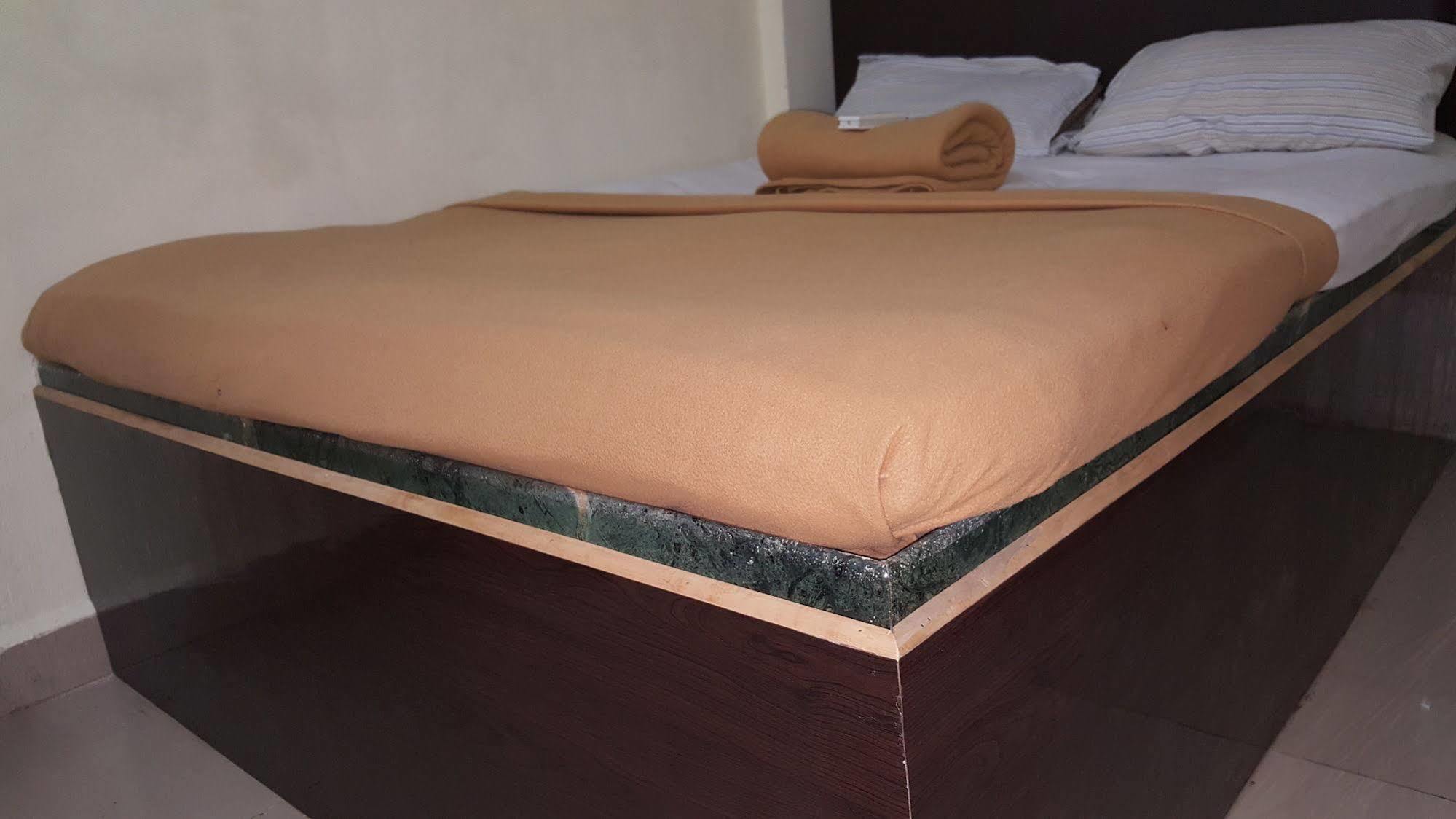 Hotel Al Mehraj มุมไบ ภายนอก รูปภาพ